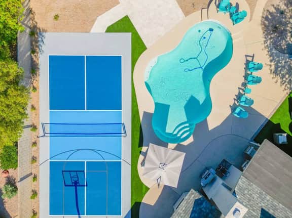 Poolside Palms-PickleBall/BBall/Pool/Firepit/Golf