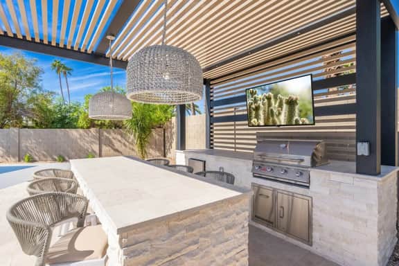 Poolside Palms-PickleBall/BBall/Pool/Firepit/Golf